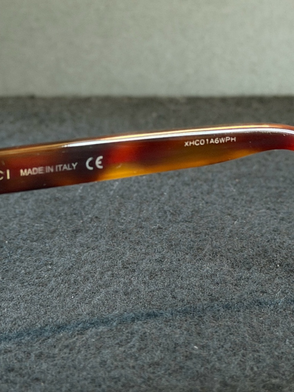 Gucci Clear and Tortious Shell Frame Glasses with Signature Red Logo - Picture 5 of 14